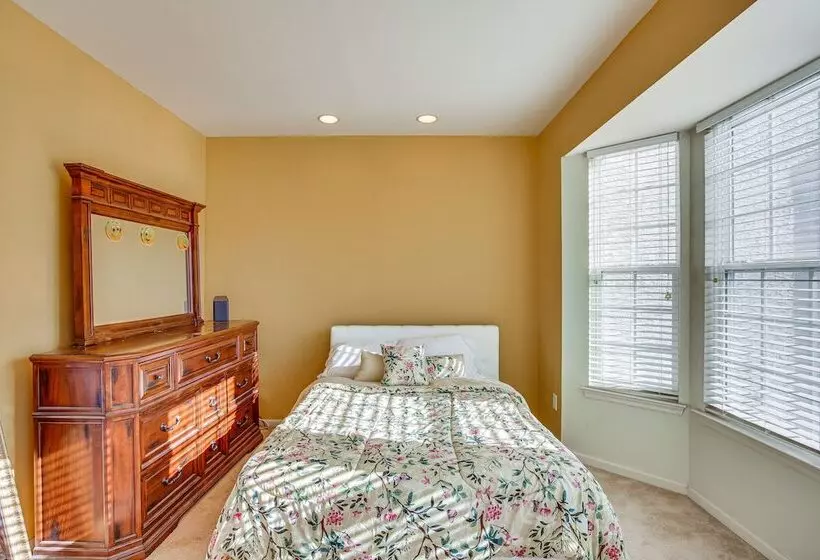 Egg Harbor Township Home: 11 Mi To Boardwalks!
