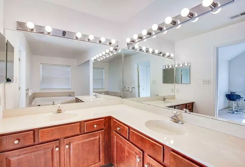 Egg Harbor Township Home: 11 Mi To Boardwalks!