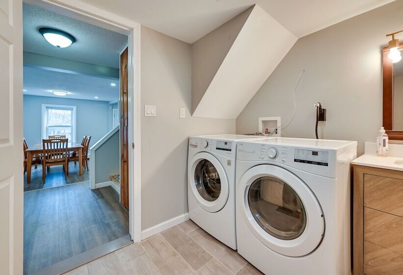 Family Friendly Avon Home: 10 Mi To Hartford!