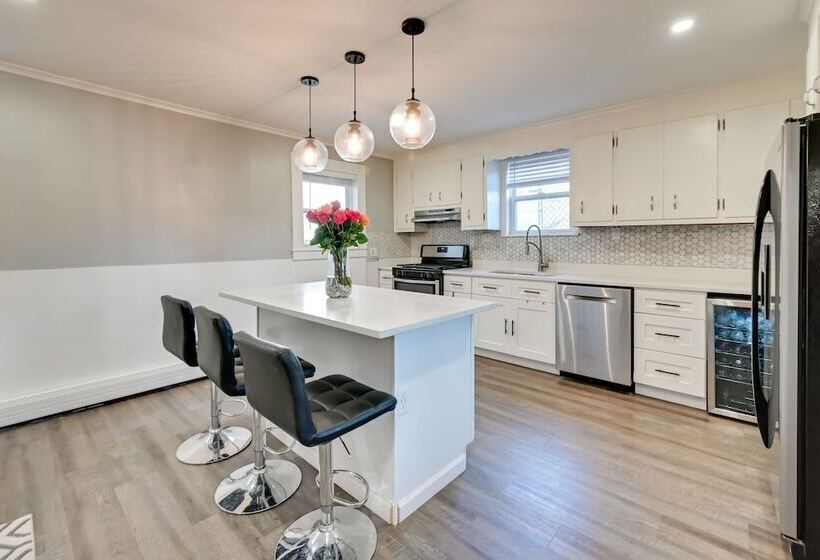 Family Friendly Avon Home: 10 Mi To Hartford!