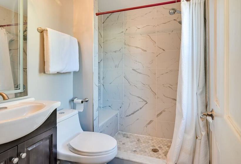 Family Friendly Avon Home: 10 Mi To Hartford!