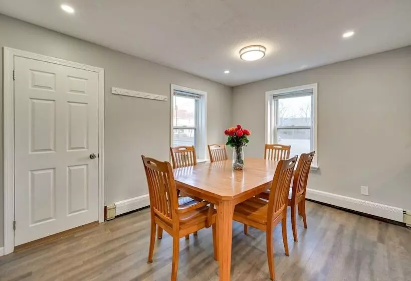 Family Friendly Avon Home: 10 Mi To Hartford!