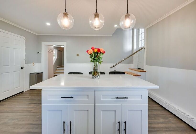 Family Friendly Avon Home: 10 Mi To Hartford!