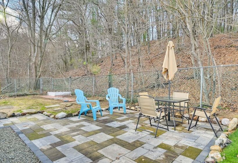 Family Friendly Avon Home: 10 Mi To Hartford!