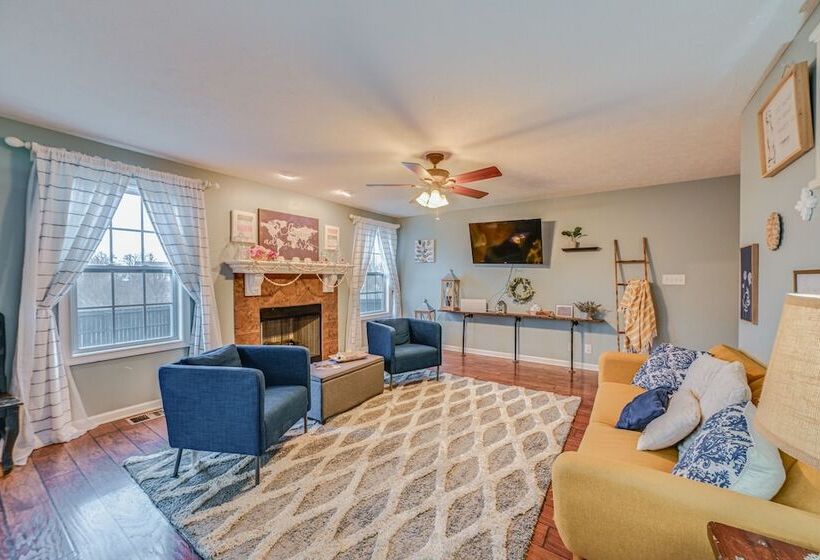 Family Friendly Clarksville Home W/ Fire Pit!