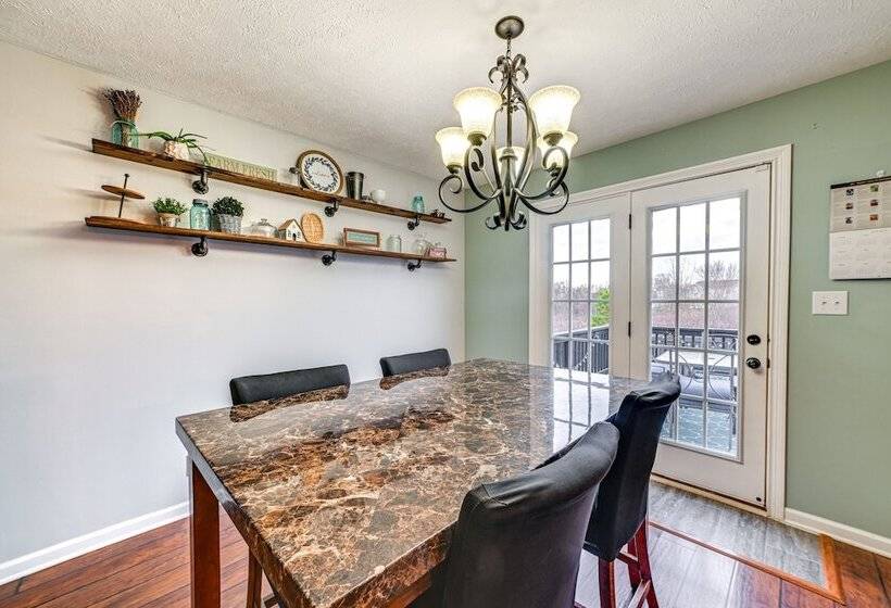 Family Friendly Clarksville Home W/ Fire Pit!