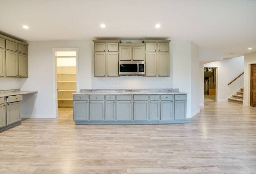 Family Friendly Oronoco Home On 10 Acres Of Land!