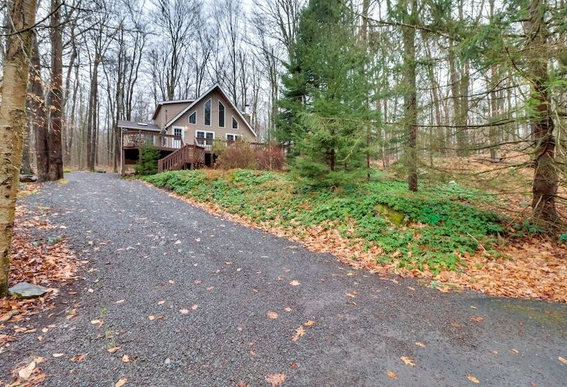 Family Friendly Pocono Lake Cabin W/ Fire Pit!