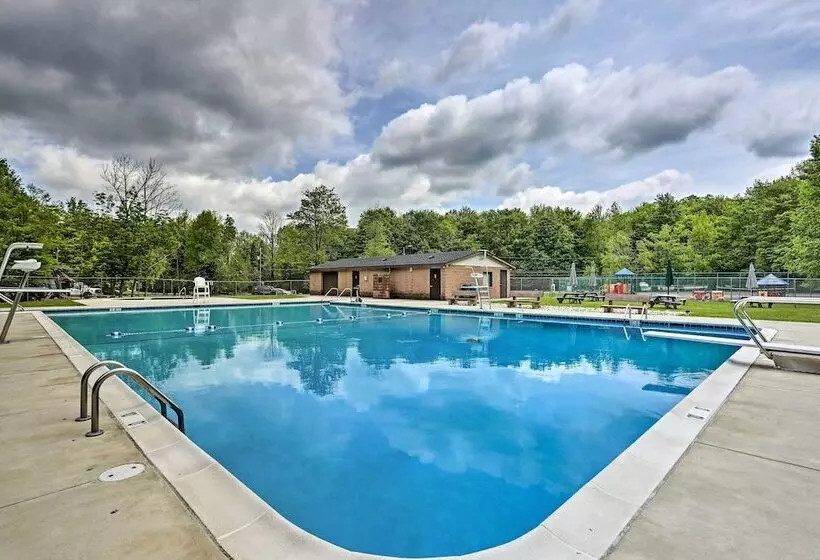 Family Friendly Pocono Lake Cabin W/ Fire Pit!