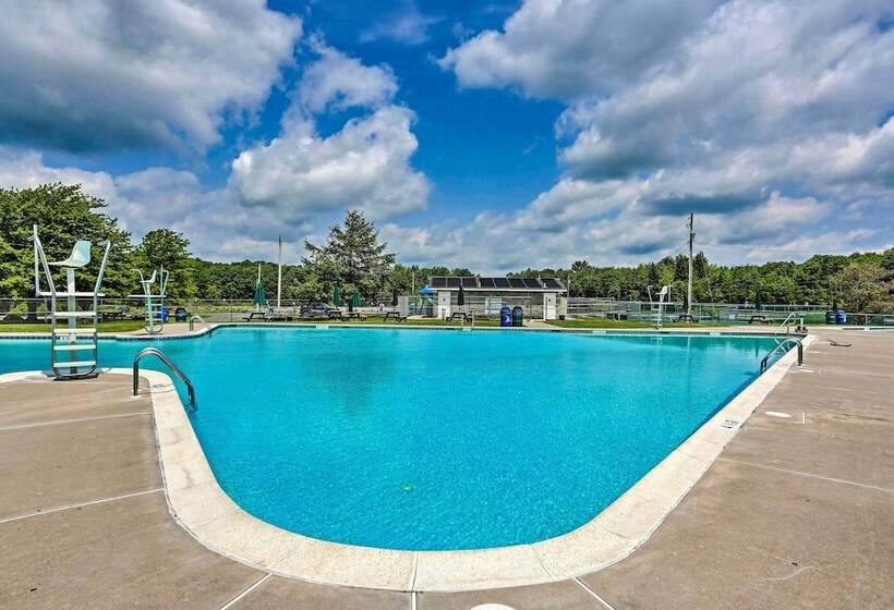 Family Friendly Pocono Lake Cabin W/ Fire Pit!