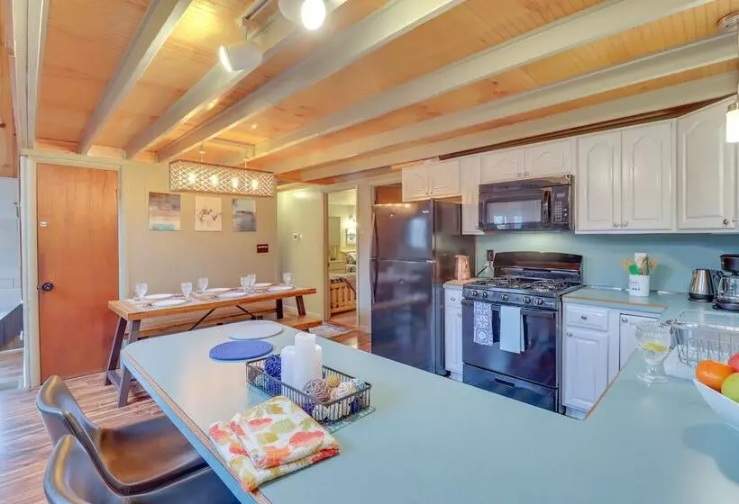 Family Friendly Pocono Lake Cabin W/ Fire Pit!