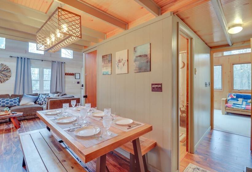 Family Friendly Pocono Lake Cabin W/ Fire Pit!