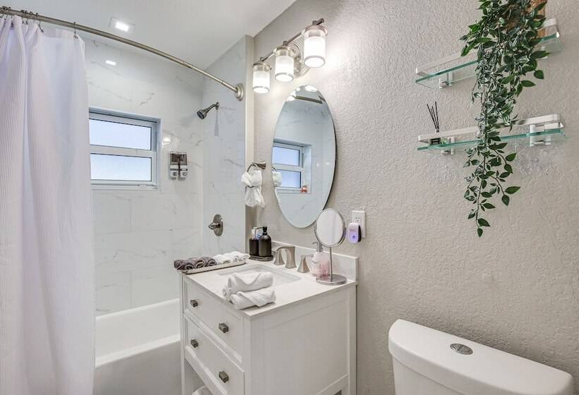 Fort Lauderdale Home W/ Screened Porch: Near Beach