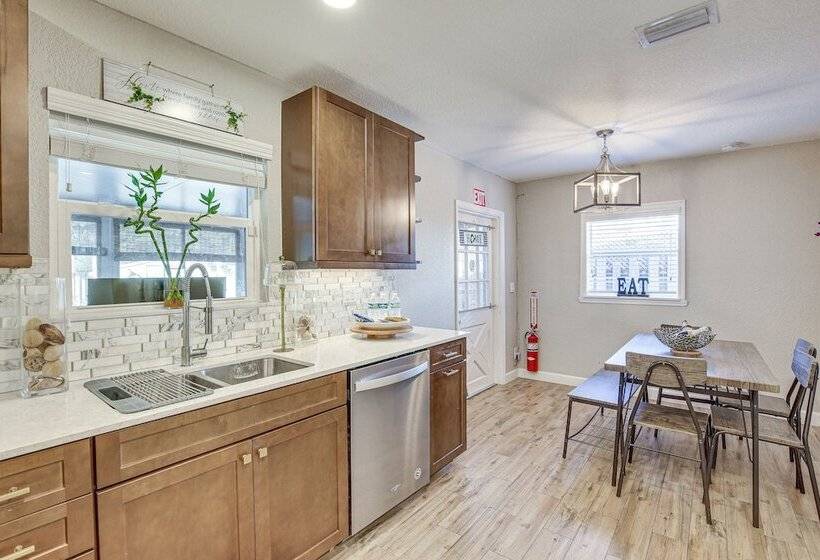 Fort Lauderdale Home W/ Screened Porch: Near Beach