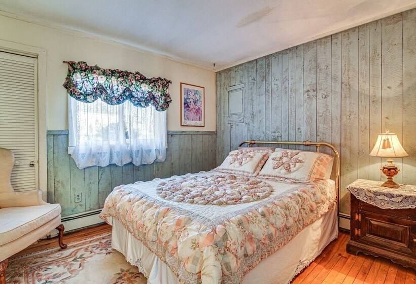 Ellis River Cottage ~ 3 Mi To Attitash Mountain!