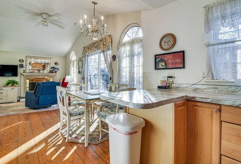 Ellis River Cottage ~ 3 Mi To Attitash Mountain!