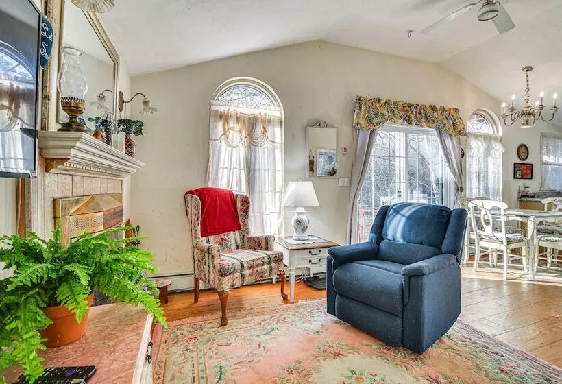 Ellis River Cottage ~ 3 Mi To Attitash Mountain!