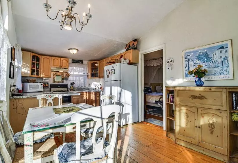 Ellis River Cottage ~ 3 Mi To Attitash Mountain!