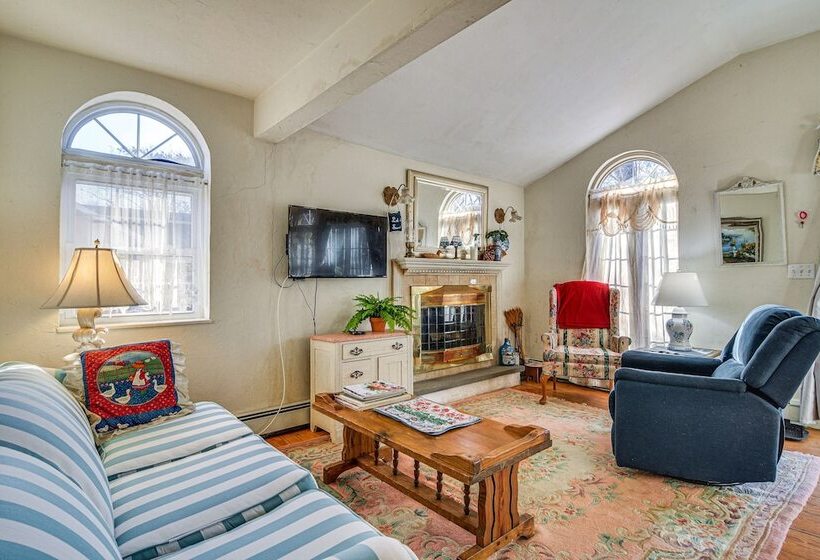 Ellis River Cottage ~ 3 Mi To Attitash Mountain!