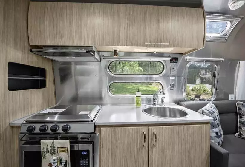 Happy Camper By Avantstay Main Home + Airstream