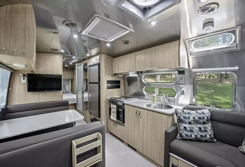 Happy Camper By Avantstay Main Home + Airstream