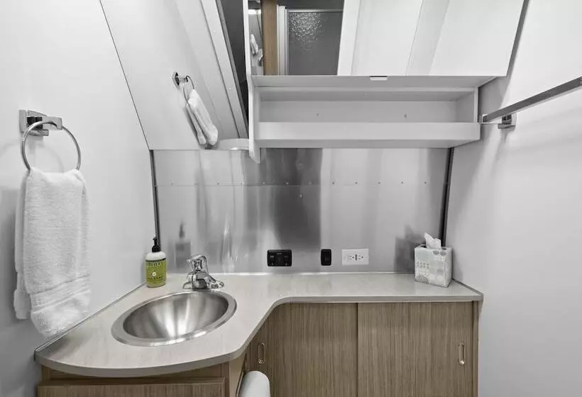 Happy Camper By Avantstay Main Home + Airstream