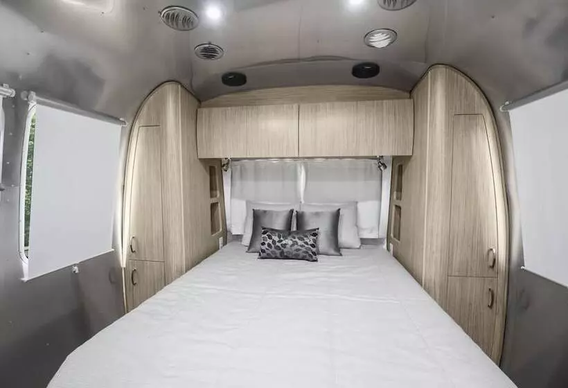 Happy Camper By Avantstay Main Home + Airstream