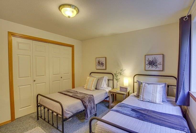 Hat Island Home W/ Stunning View & Wraparound Deck