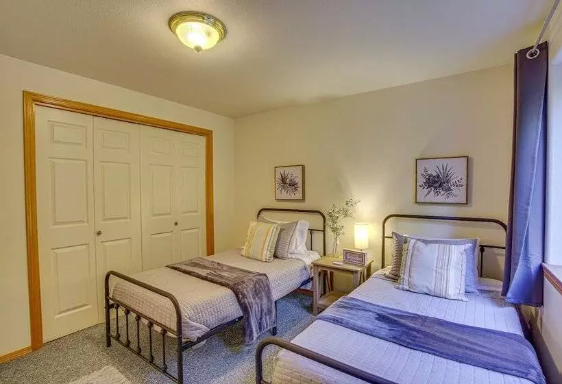 Hat Island Home W/ Stunning View & Wraparound Deck