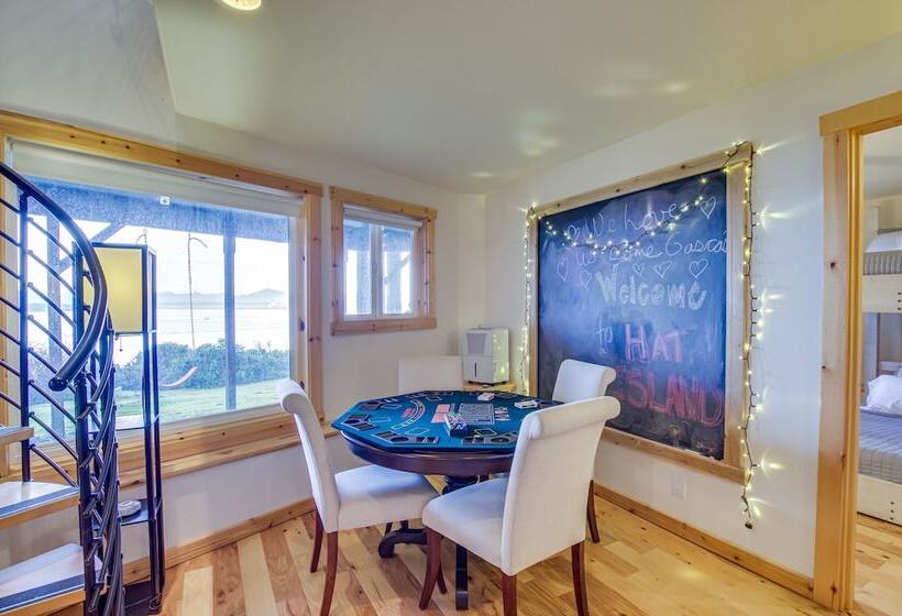 Hat Island Home W/ Stunning View & Wraparound Deck