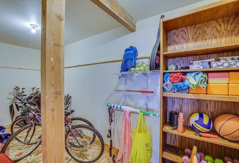 Hat Island Home W/ Stunning View & Wraparound Deck