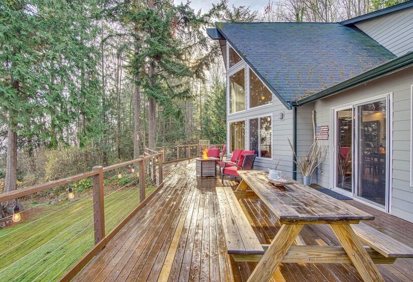 Hat Island Home W/ Stunning View & Wraparound Deck