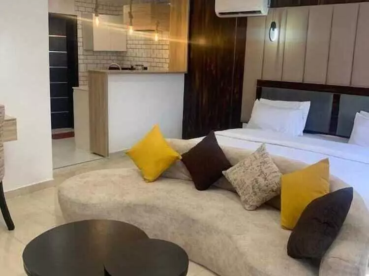 Yp George Hotel And Suites Lekki