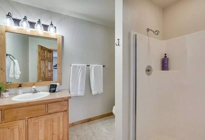 < 1/2 Mi To Marina: Grand Lake Getaway!