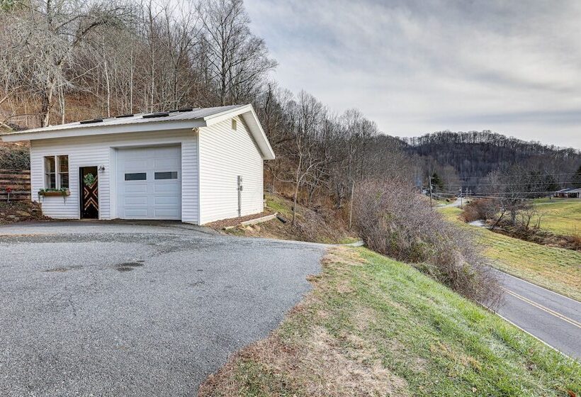 Inviting Vilas Cottage: 9 Mi To Downtown Boone!