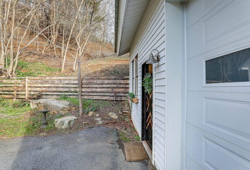 Inviting Vilas Cottage: 9 Mi To Downtown Boone!
