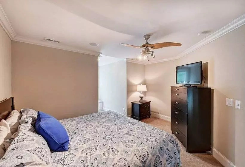 Jake S Lake House By Avantstay Lake Gazebo