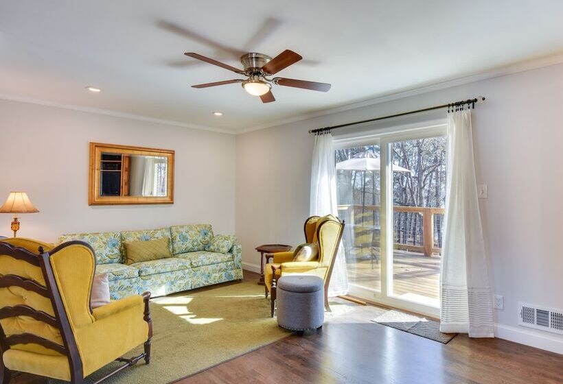 Lake Hartwell Retreat W/ Deck & Private Dock!