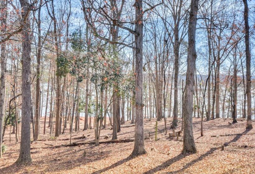Lake Hartwell Retreat W/ Deck & Private Dock!