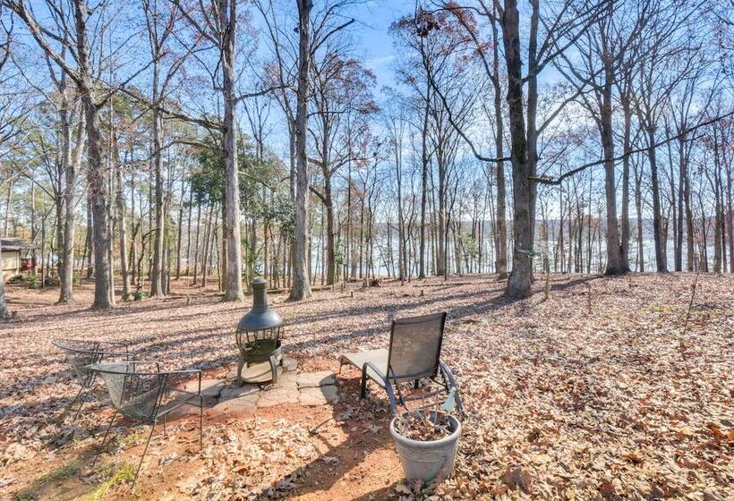 Lake Hartwell Retreat W/ Deck & Private Dock!