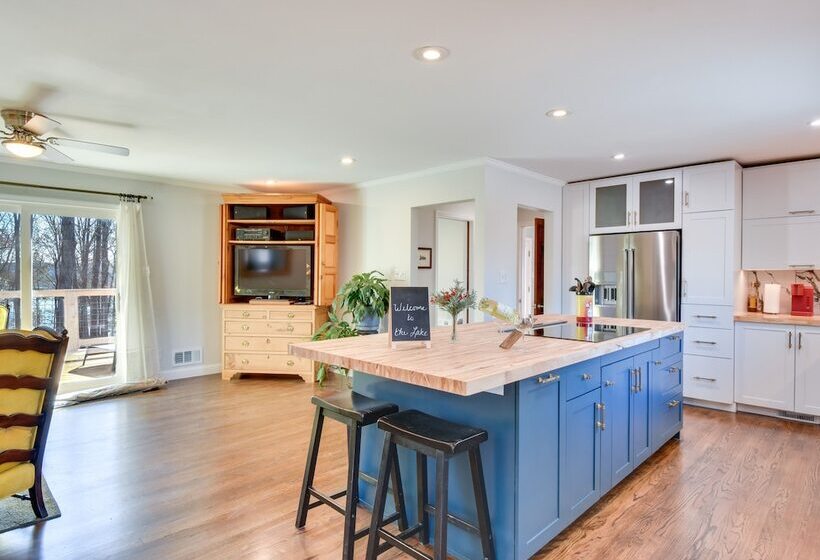 Lake Hartwell Retreat W/ Deck & Private Dock!