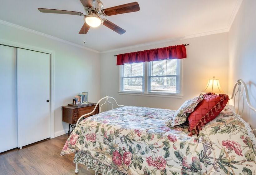 Lake Hartwell Retreat W/ Deck & Private Dock!