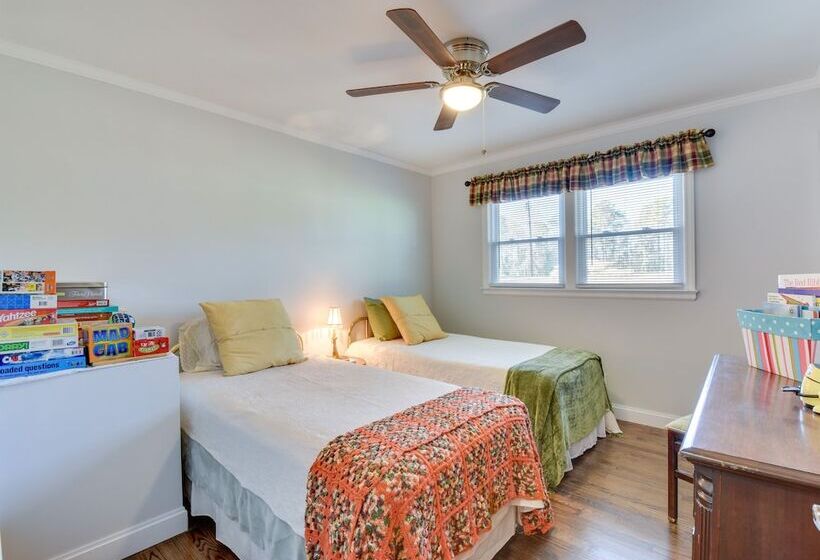 Lake Hartwell Retreat W/ Deck & Private Dock!