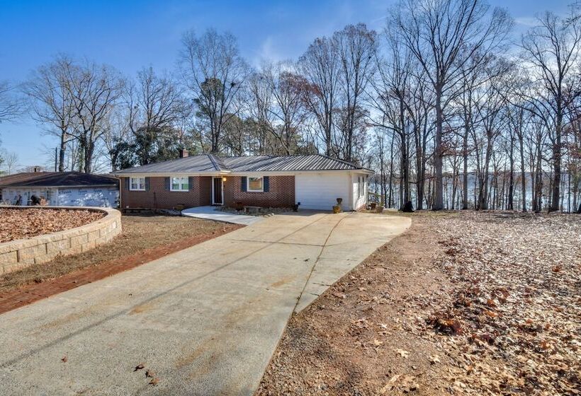 Lake Hartwell Retreat W/ Deck & Private Dock!