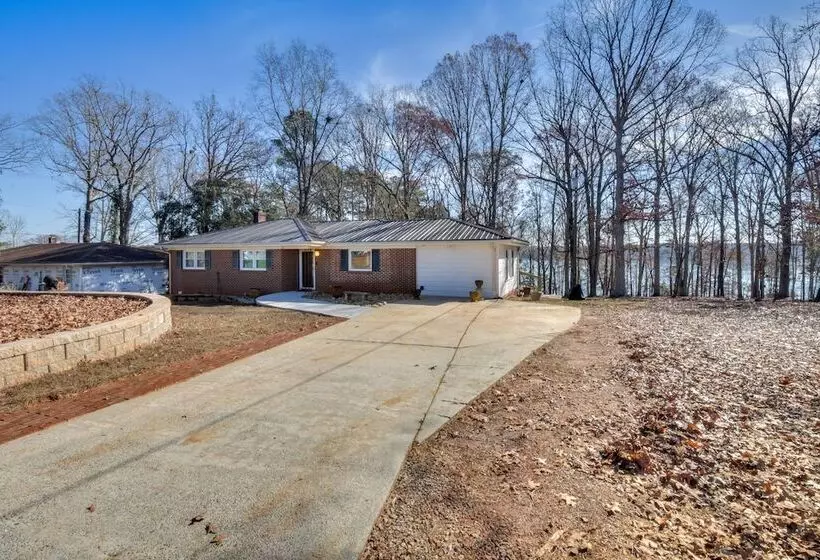 Lake Hartwell Retreat W/ Deck & Private Dock!