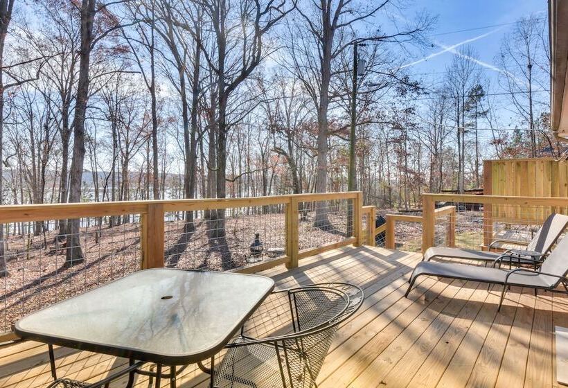 Lake Hartwell Retreat W/ Deck & Private Dock!