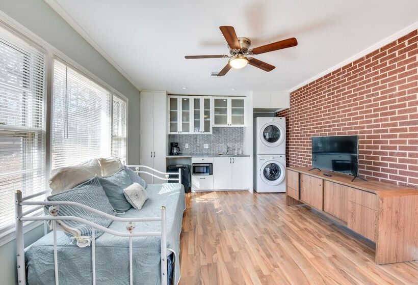 Lake Hartwell Retreat W/ Deck & Private Dock!