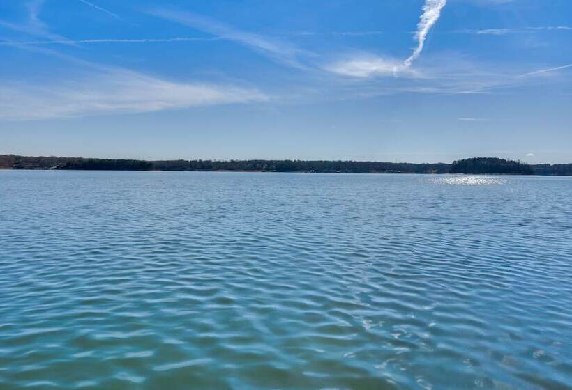 Lake Hartwell Retreat W/ Deck & Private Dock!