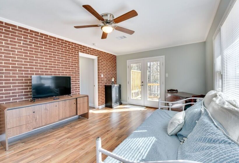 Lake Hartwell Retreat W/ Deck & Private Dock!