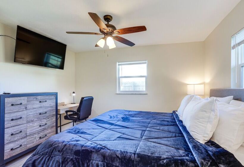 5 Mi To Beaches: Hot Tub Haven In Lake Worth